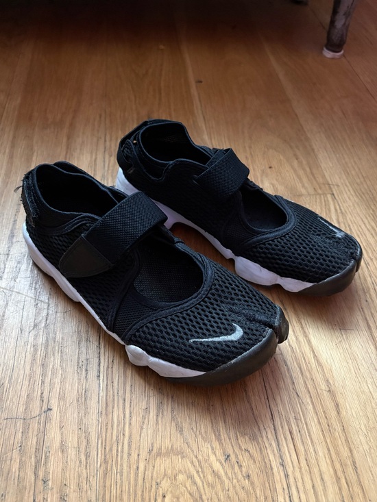 Shoes - Nike Air Rifts in Black and White Size 7